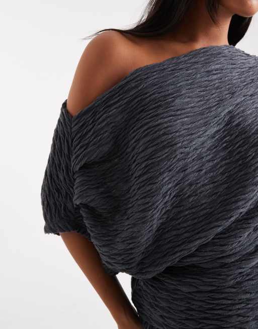 Vero Moda Petite – Mörkgrå topp i texturerad jersey med bara axlar och drapering, del av set, 2 av 4