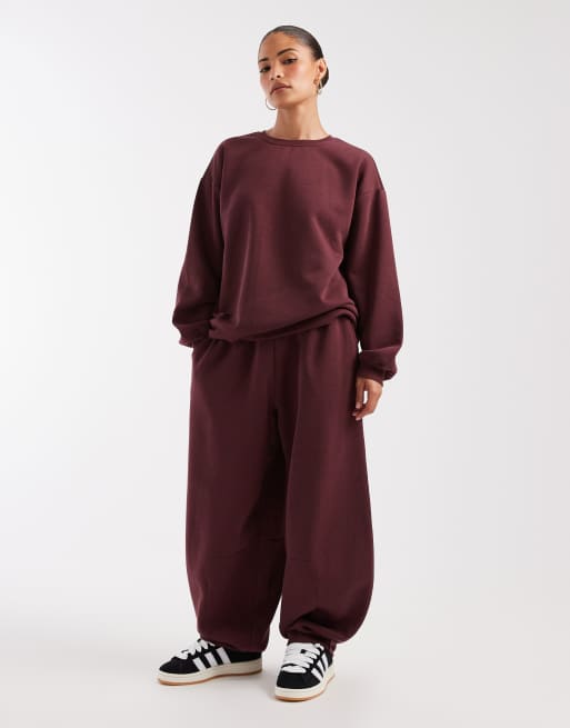Vero Moda Petite oversized slouchy sweatshirt & balloon leg joggers co-ord in burgundy, 2 of 3