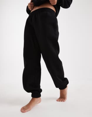 Vero Moda Petite Oversized Cuffed Sweatpants In Black