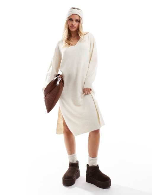 Vero Moda Petite oversized knitted v neck maxi dress in cream melange