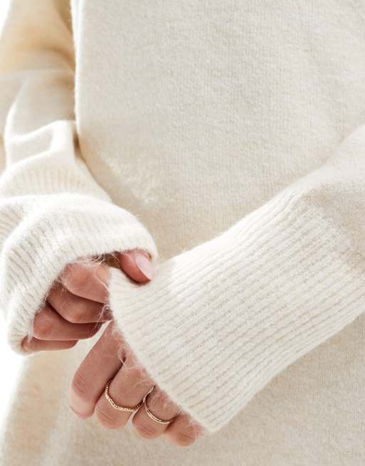 Vero Moda Petite oversized knitted v neck maxi dress in cream melange