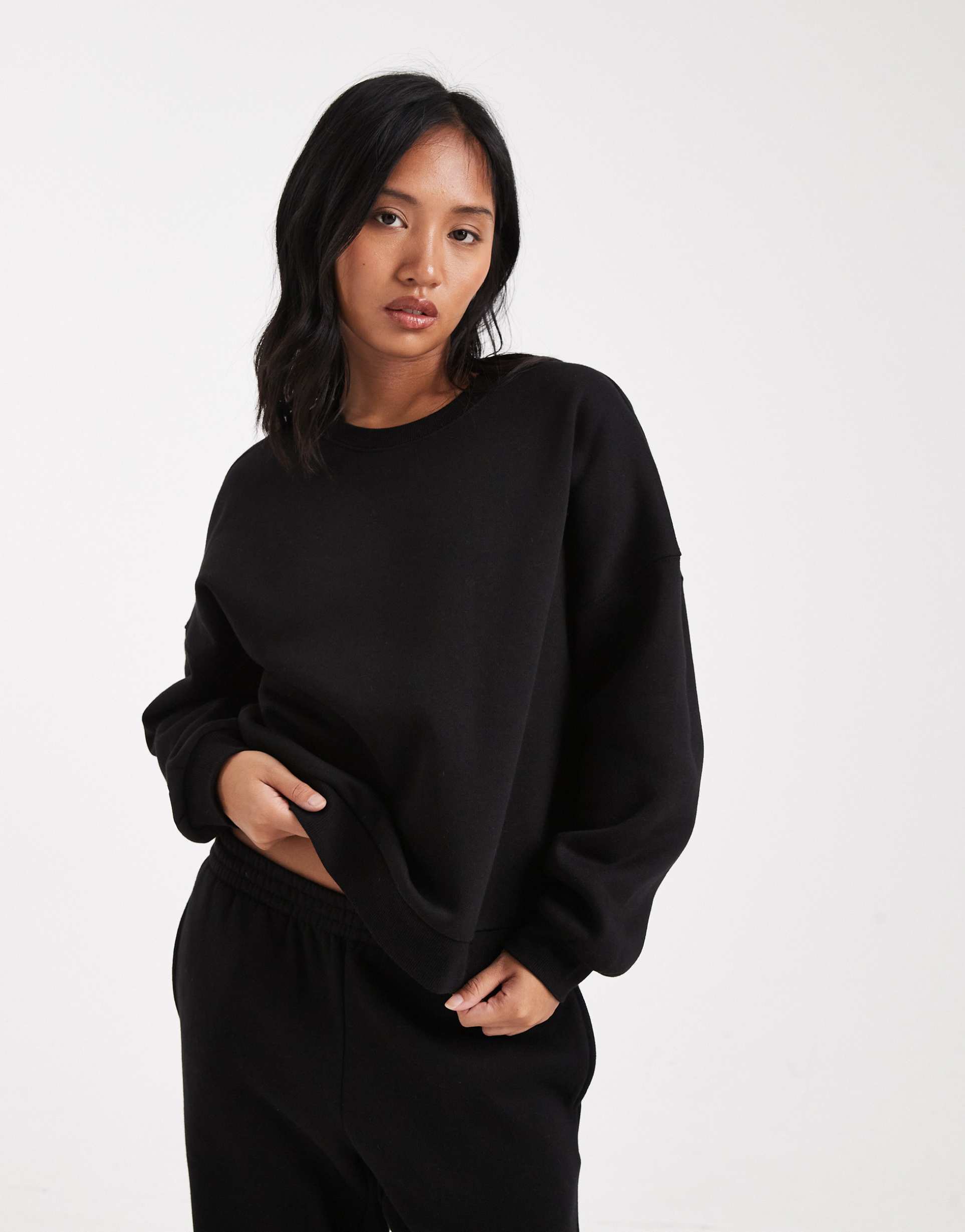 vero moda petite oversized sweatshirt in black - part of a set