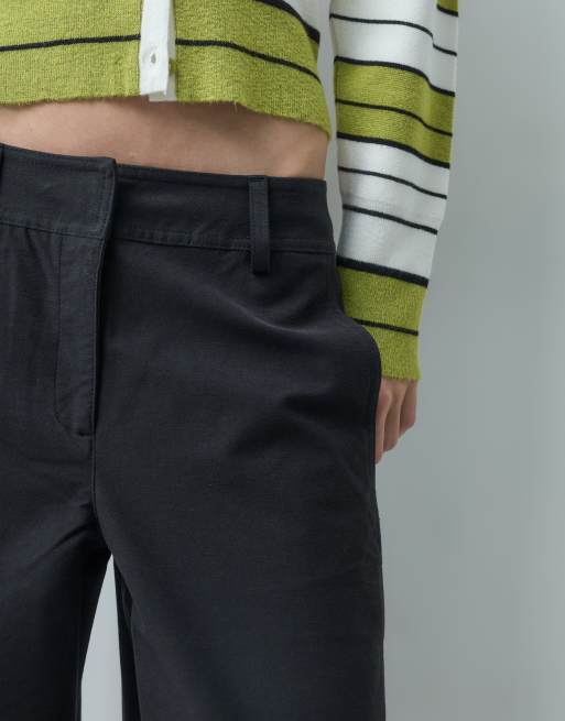 Vero Moda Petite pantalón de pernera barrel de talle medio en negro, 3 de 5
