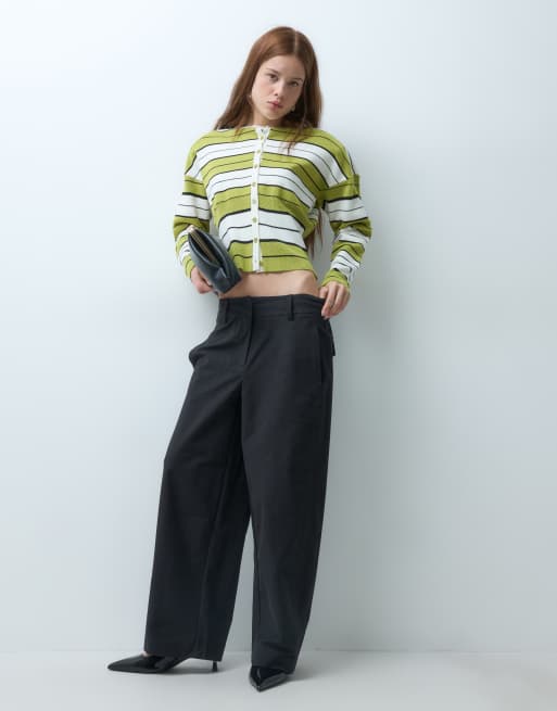Vero Moda Petite pantalón de pernera barrel de talle medio en negro, 4 de 5