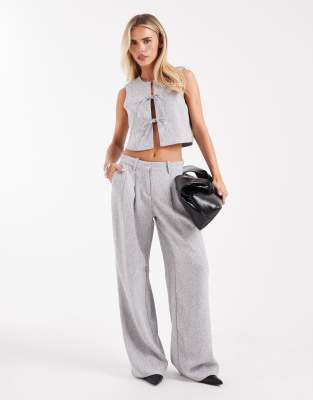 Vero Moda Petite - Pantalon d'ensemble à pinces coupe ample habillée - Gris chiné