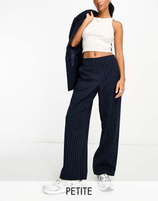 Vero Moda Petite - Pantalon d'ensemble large et ajusté à fines rayures - Bleu marine | ASOS