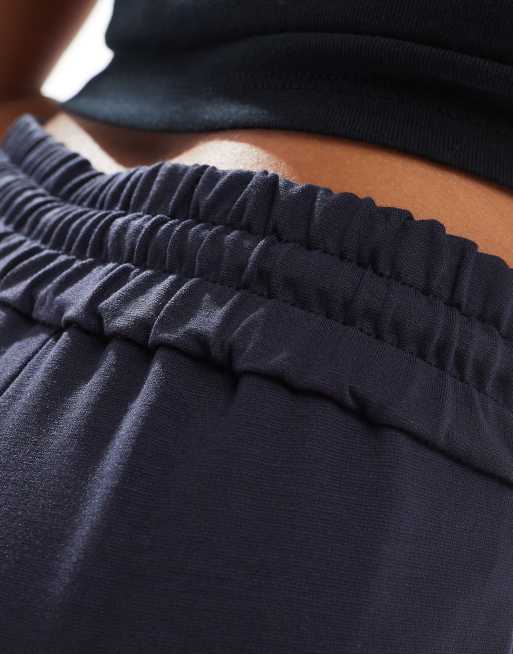 Vero Moda Petite - Pantalon en jersey avec liens à la taille - Bleu marine, 2 de 5