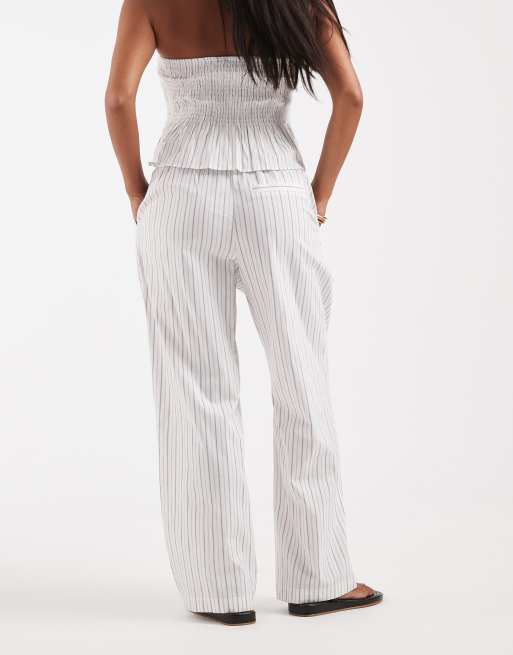 Vero Moda Petite - Pantalones blancos a rayas negras de pernera ancha sin cierres de popelina (parte de un conjunto), 5 de 5