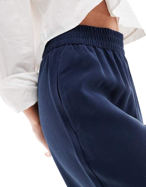 Vero Moda Petite - Pantaloni a fondo ampio con vita elasticizzata blu navy, 4 di 5