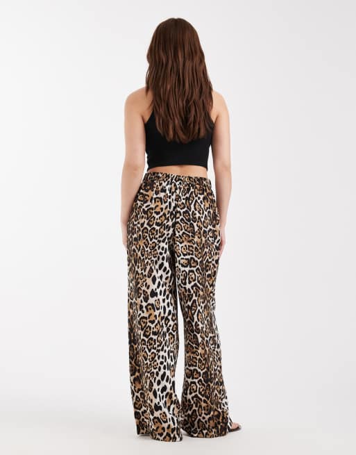 Vero Moda Petite - Pantaloni a fondo ampio e vita alta con stampa leopardata, 2 di 5