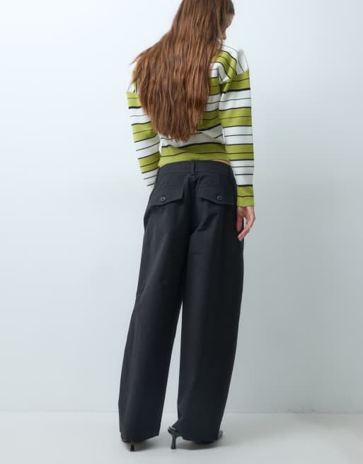 Vero Moda Petite pantaloni a gamba bombata a vita medio alta neri, 2 di 5