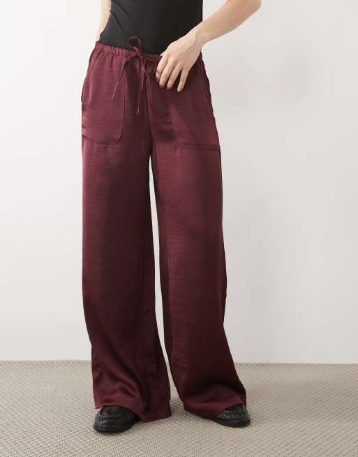 Vero Moda Petite pantaloni ampi in satin a vita alta bordeaux, 4 di 5