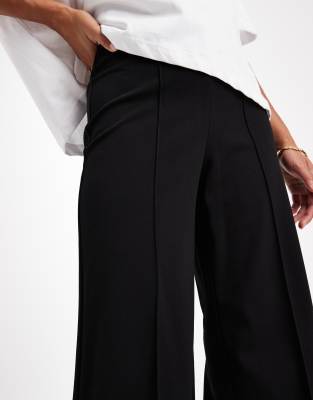 Vero Moda Petite Pin Tuck Wide Leg Pants In Black