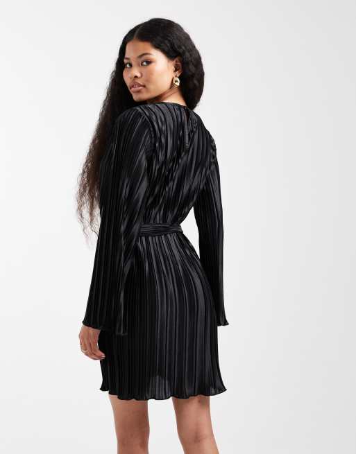 Vero Moda Petite - Plissé mini jurk met gestrikte taille in zwart, 2 van 4