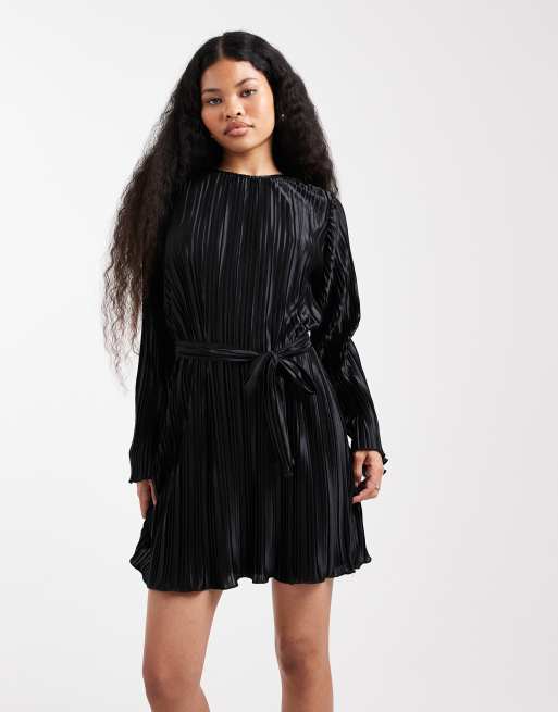 Vero Moda Petite - Plissé mini jurk met gestrikte taille in zwart, 3 van 4