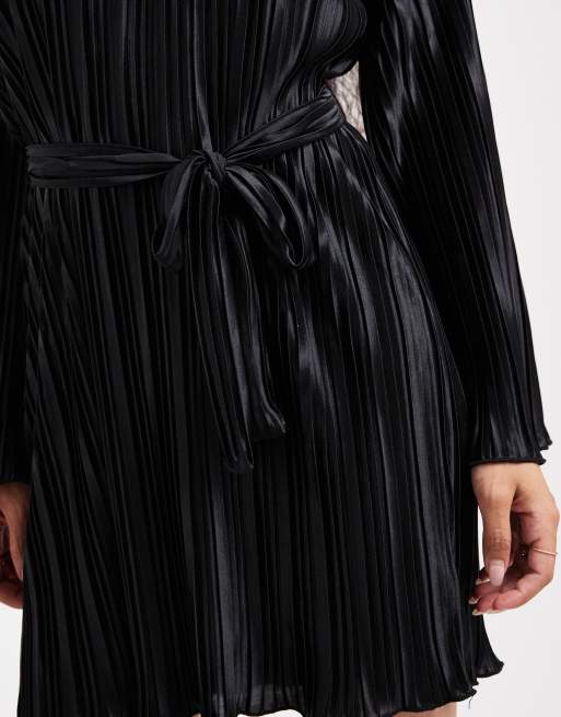 Vero Moda Petite - Plissé mini jurk met gestrikte taille in zwart, 4 van 4