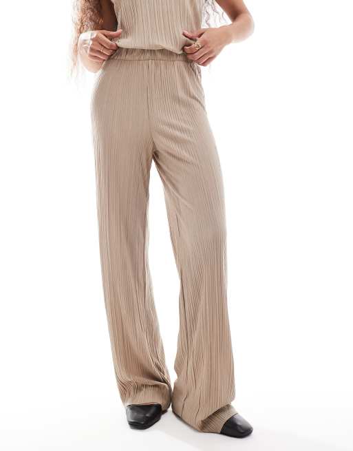 Vero Moda Petite plisse pants in stone (part of a set), 2 of 5