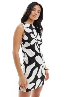 Vero Moda Petite plisse sleeveless mini dress in black and white floral print
