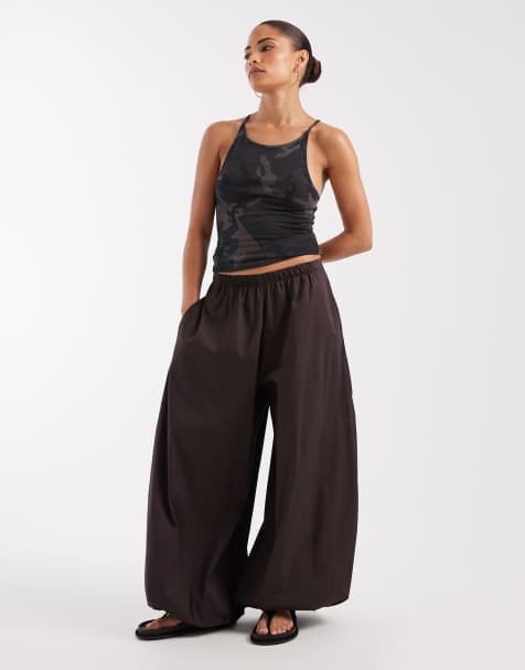 Vero Moda Petite poplin wijde ballonbroek in donkerbruin - view 1
