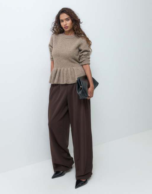 Vero Moda Petite premium jersey con sobrefalda en beige, 2 de 5