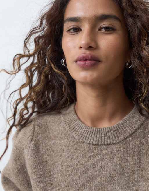 Vero Moda Petite Premium striktrøje med peplum-talje i beige, 3 af 5
