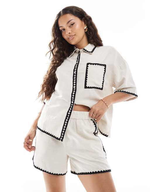 Vero Moda Petite relaxed fit shorts with contrast stitching in cream - part of a set, 2 of 5