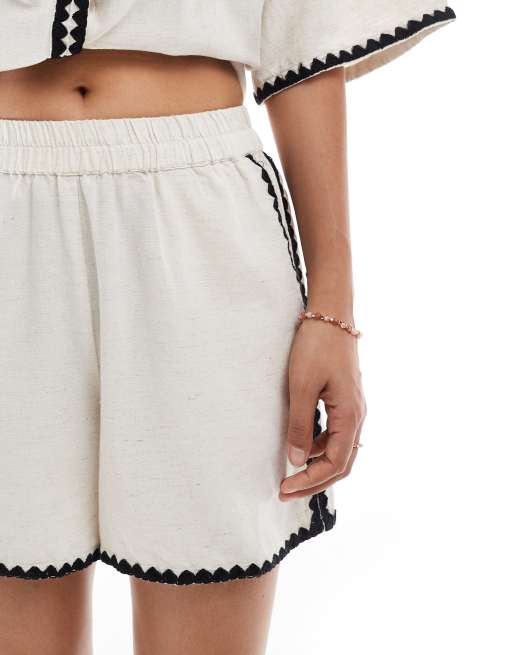 Vero Moda Petite relaxed fit shorts with contrast stitching in cream - part of a set, 5 of 5
