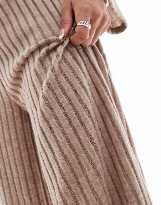 Vero Moda Petite ribbed jersey wide leg trouser co-ord in beige, 4 of 5