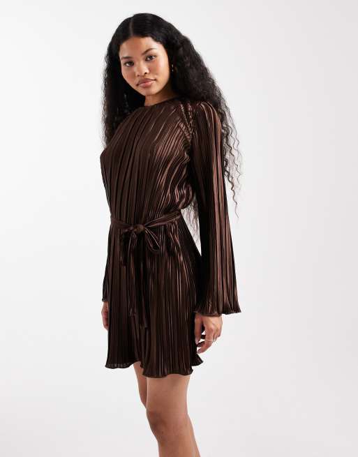 Vero Moda Petite - Robe courte plissée avec liens à la taille - Chocolat, 3 de 4
