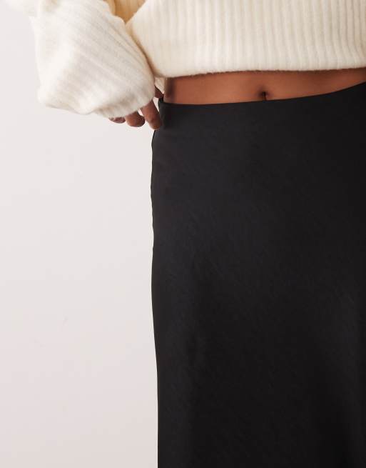 Vero Moda Petite satin maxi skirt with lace detail in black, 4 of 5