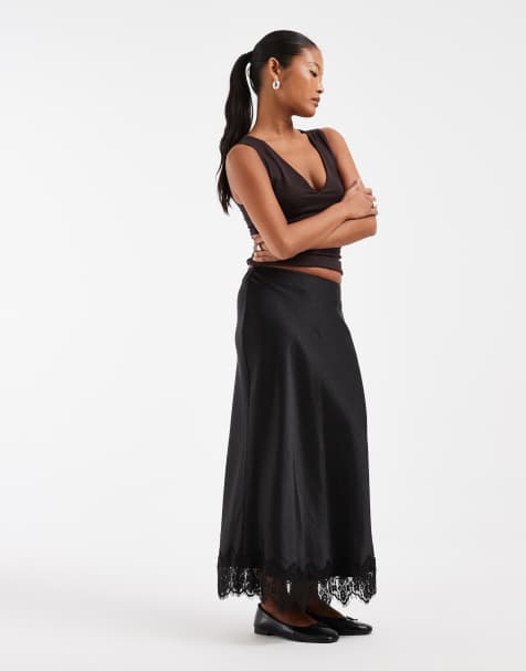 Vero Moda Petite satin midi-kjol med spetsdetalj i fållen i svart - view 1