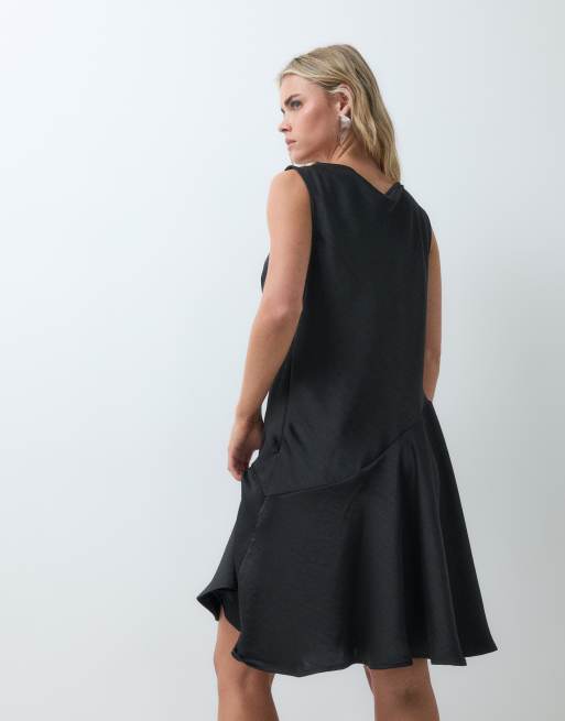 Vero Moda Petite satin waterfall-miniklänning med midjedetalj i svart, 5 av 5