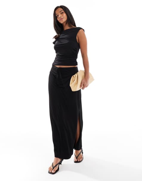 Vero Moda Petite - Set van soepelvallende mouwloze tanktop met rechte hals en maxi rok met gerimpelde voorkant in zwart - view 1