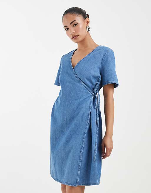 denim dress petite Bella Fantasia making it perfect for day or night Vero Moda Petite - Denim