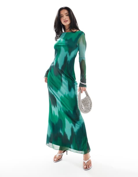 Vero Moda Petite – Siateczkowa sukienka maxi z długim rękawem w ciemnozielony abstrakcyjny wzór - view 1