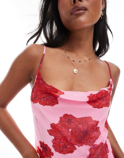 Vero Moda Petite – Smilla – Midi-Trägerkleid in Rosa mit rotem Blumenmuster und Wasserfallausschnitt, 2 von 4