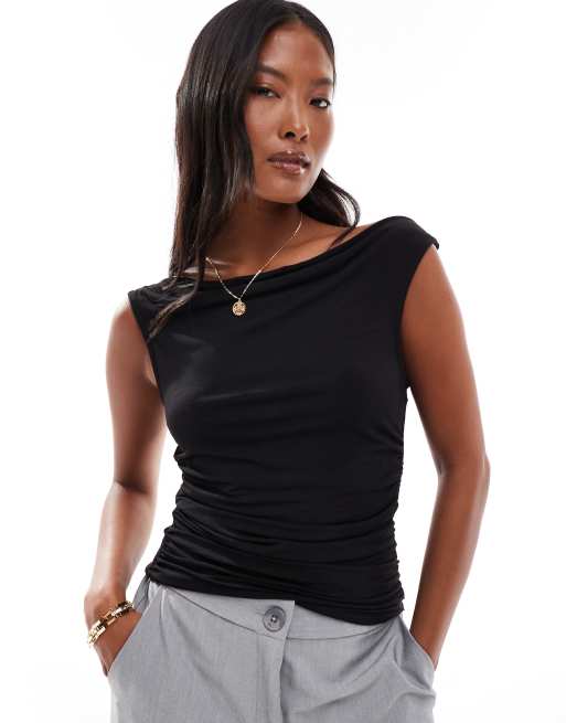 Vero Moda Petite - Soepelvallende tanktop zonder mouwen met slash hals in zwart, deel van co-ord set