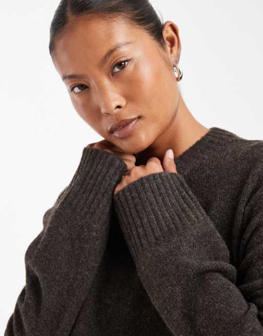 Vero Moda Petite soft o-neck oversized jumper in chocolate melange, 2 of 4