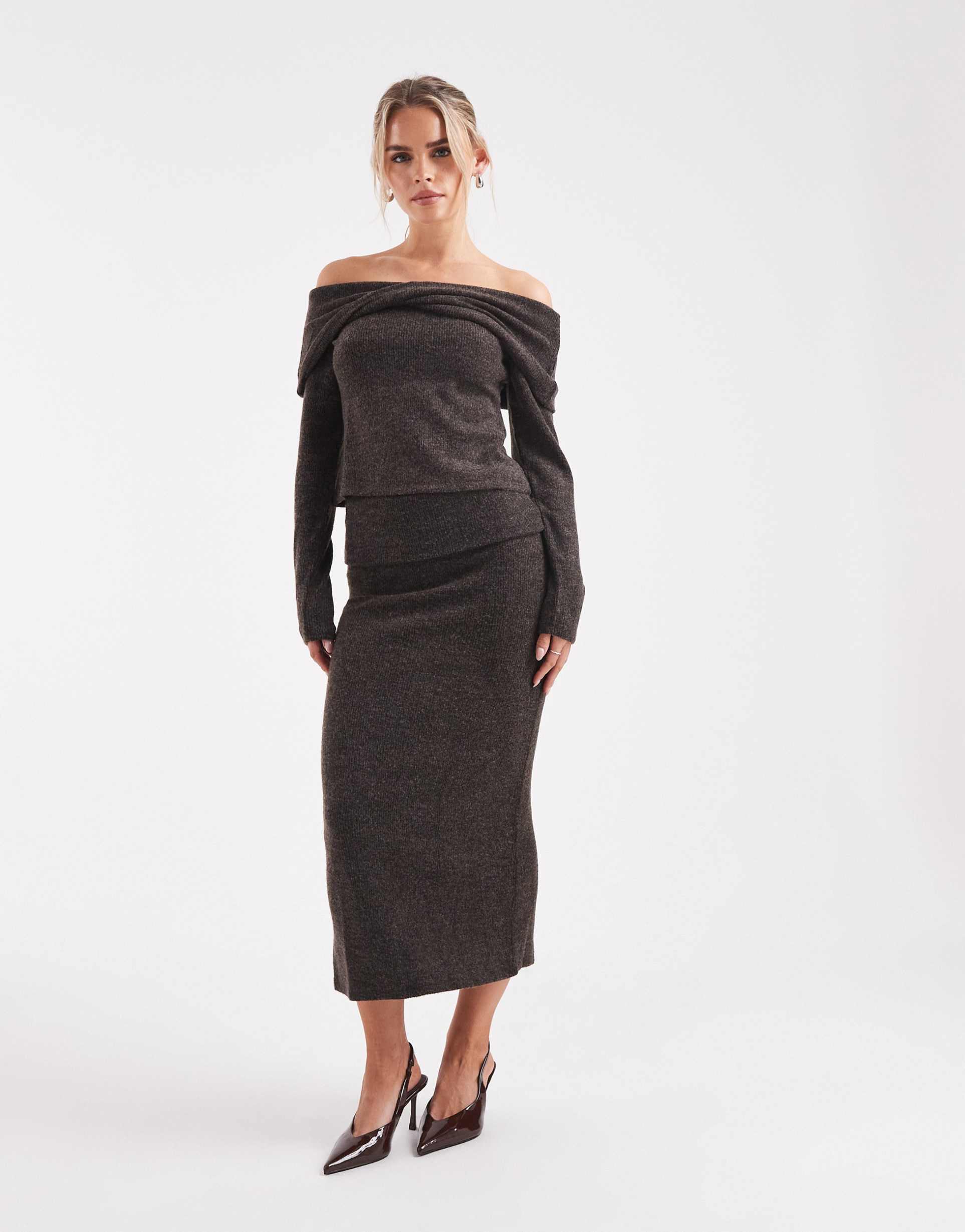 vero moda petite soft touch folded waistband midi skirt in chocolate melange - part of a set