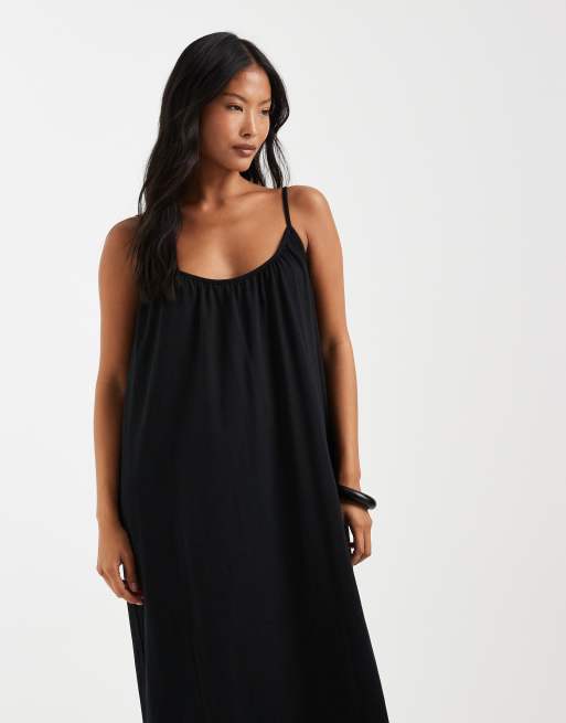 Vero Moda Petite - Sort cami-maxikjole med chuck on-design, 3 af 4