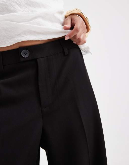 Vero Moda Petite straight leg dress pants with creased front in black, 4 of 5