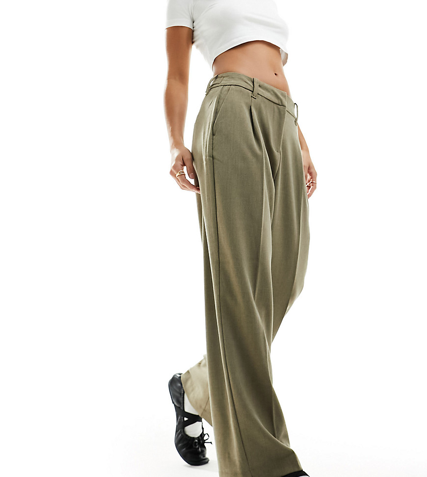 straight leg tailored pants in beige-Neutral