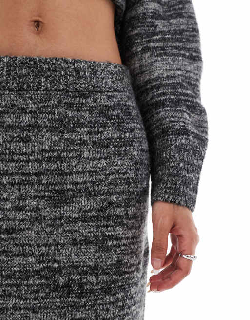Vero Moda Petite - Strikket midinederdel i meleret sort/hvid - Del af sæt, 3 af 5