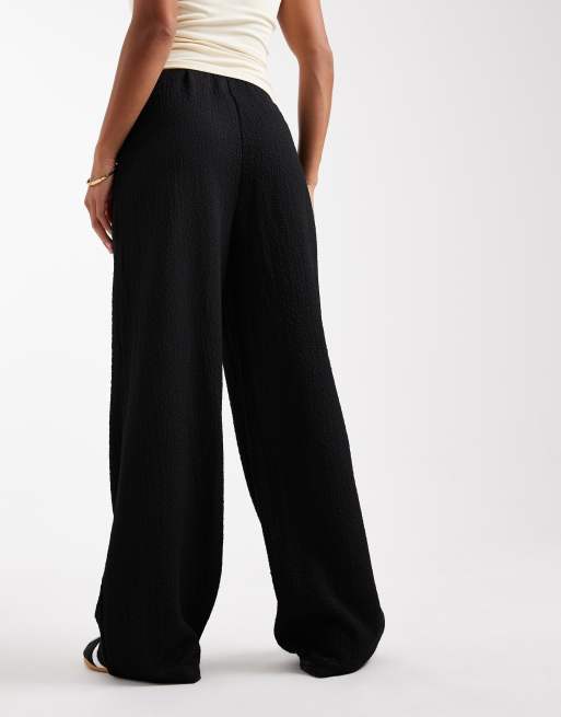 Vero Moda Petite – Strukturierte Jersey-Hose zum Überziehen in Schwarz, 4 von 5
