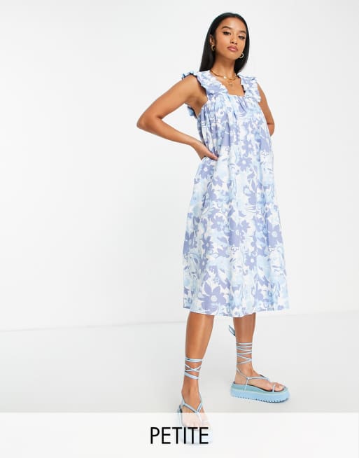 Vero Moda Petite – Sukienka midi z marszczonymi ramiączkami w niebieski kwiatowy wzór