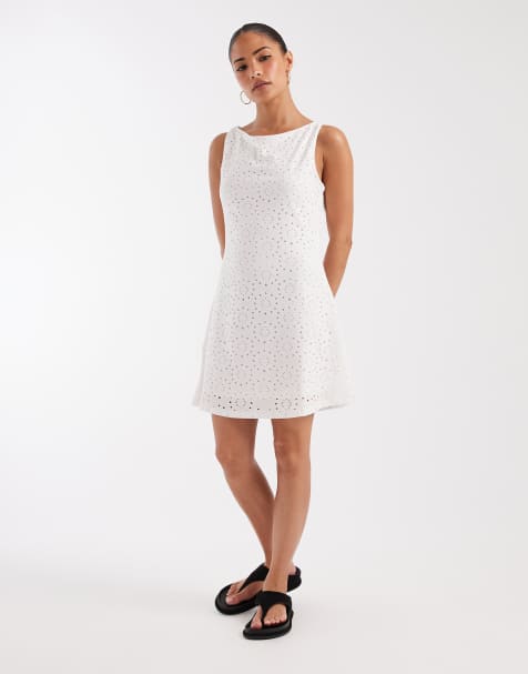 Vero Moda Petite sukienka mini bez rękawów z dżerseju z kwiatowym haftem w bieli - view 1