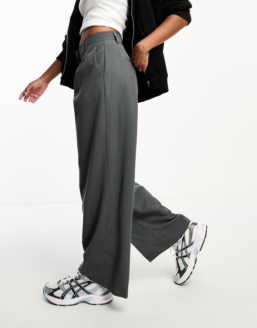 Vero Moda Petite – Szare dopasowane spodnie dad fit z szerokimi nogawkami , 2 z 4