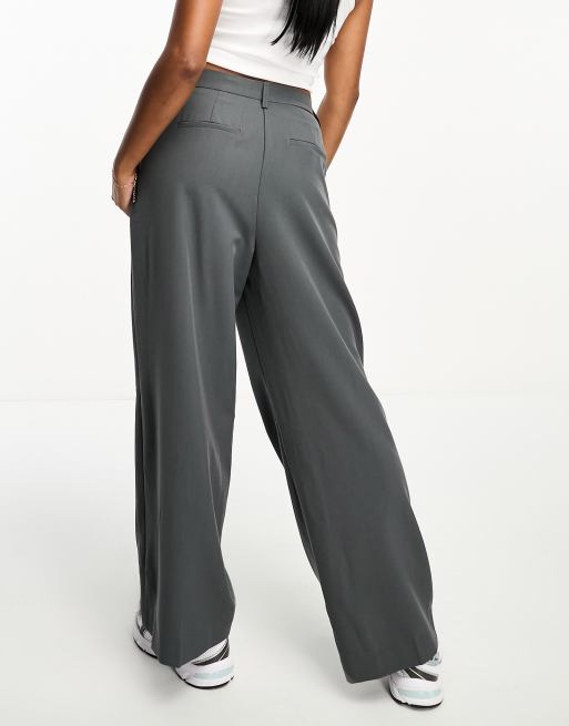 Vero Moda Petite – Szare dopasowane spodnie dad fit z szerokimi nogawkami , 3 z 4