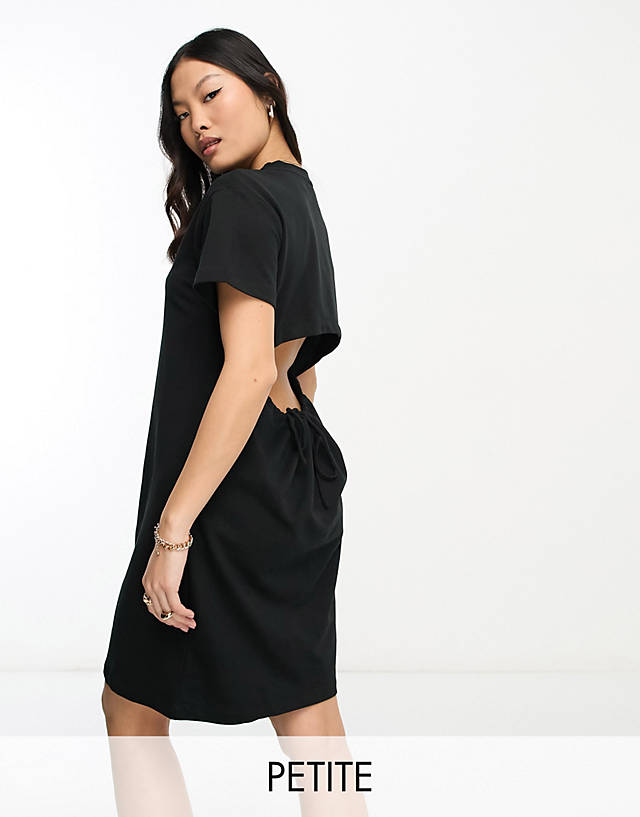 Vero Moda Petite - t-shirt mini dress with cut out back in black