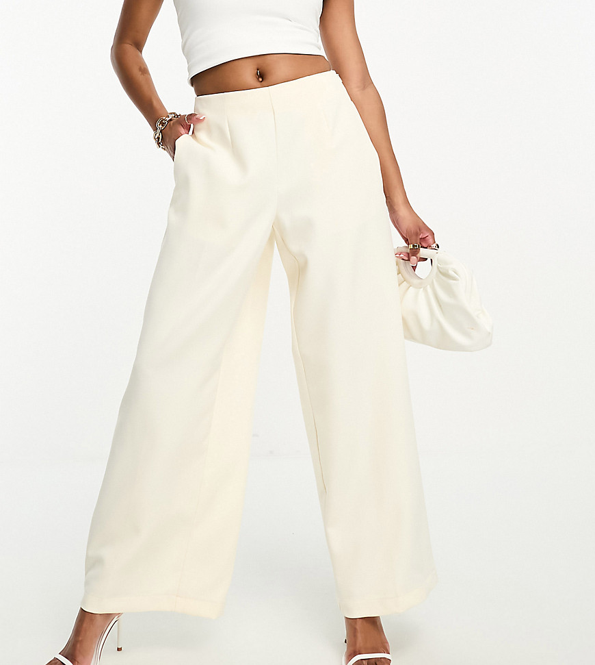 tailored wide leg pants in cream-White